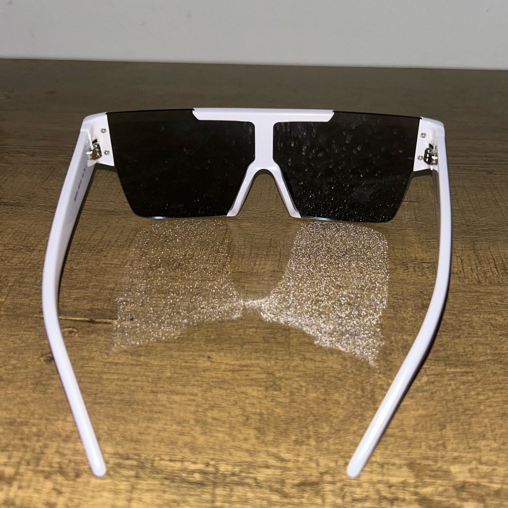 Men’s Burberry Sunglasses BE 4291 White Rectangle Sunglasses Burberry Lens - Picture 9 of 9